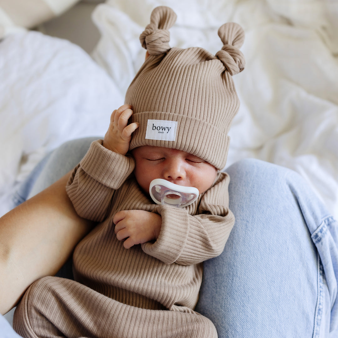 【限定値下げ】CROCHEANT Short Ribbon Beanie Double Knot Beanie - Chocolate – Bowy Made